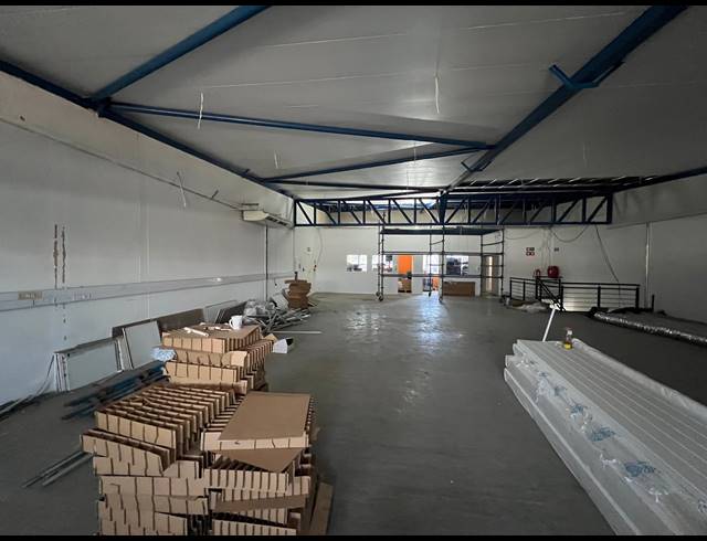530M² WAREHOUSE TO LET IN STRIJDOMPARK